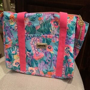 Lilly Pulitzer Blue and Pink Floral Tote lunch cooler.